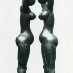 Μπροστά στον καθρέφτη, 1968, σφυρήλατος χαλκός, ύψος 200 εκ., ιδιωτική συλλογή, Αθήνα